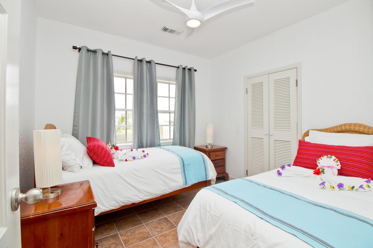 Banyan Bay Suites ซานเปโดร ภายนอก รูปภาพ