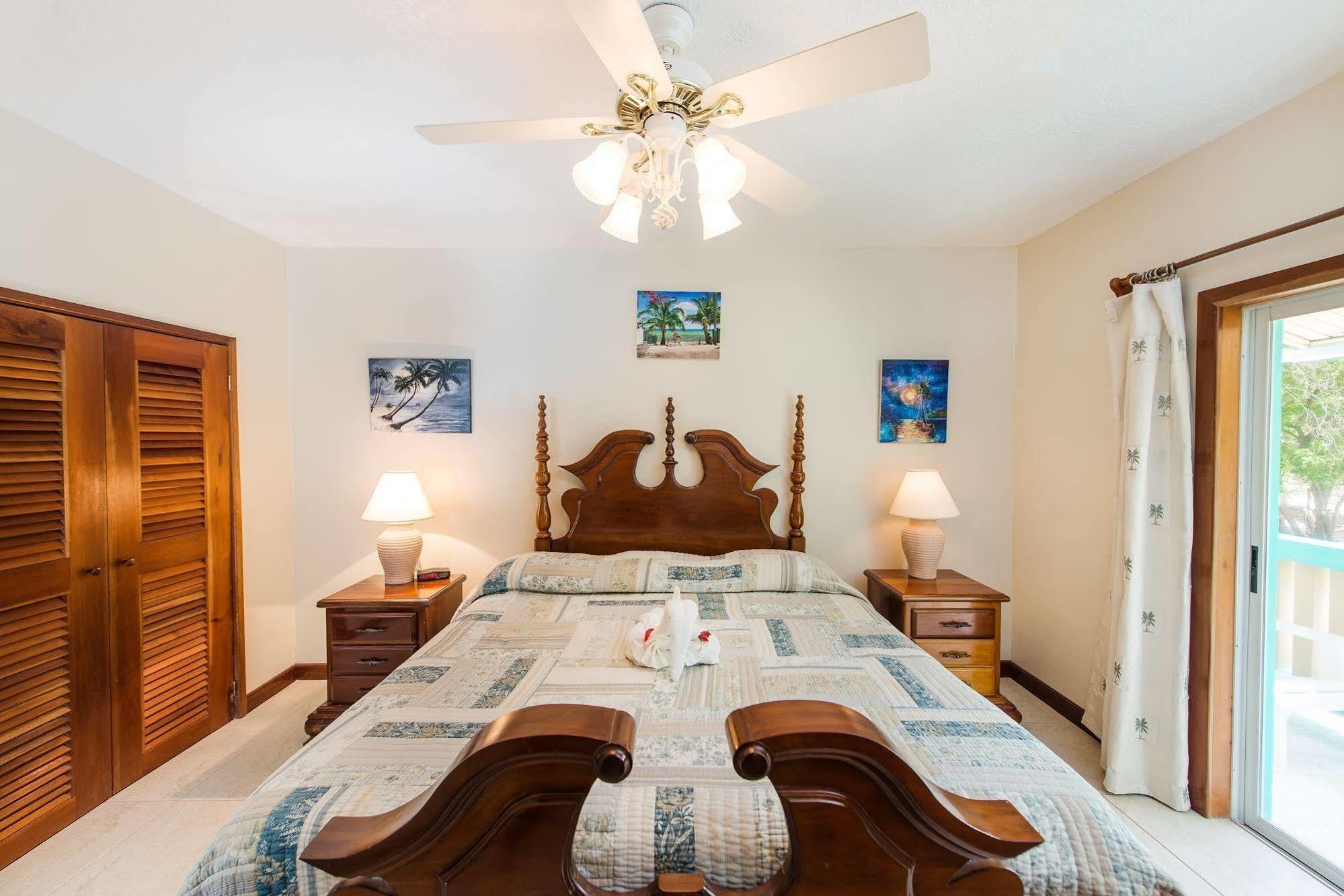 Banyan Bay Suites ซานเปโดร ภายนอก รูปภาพ